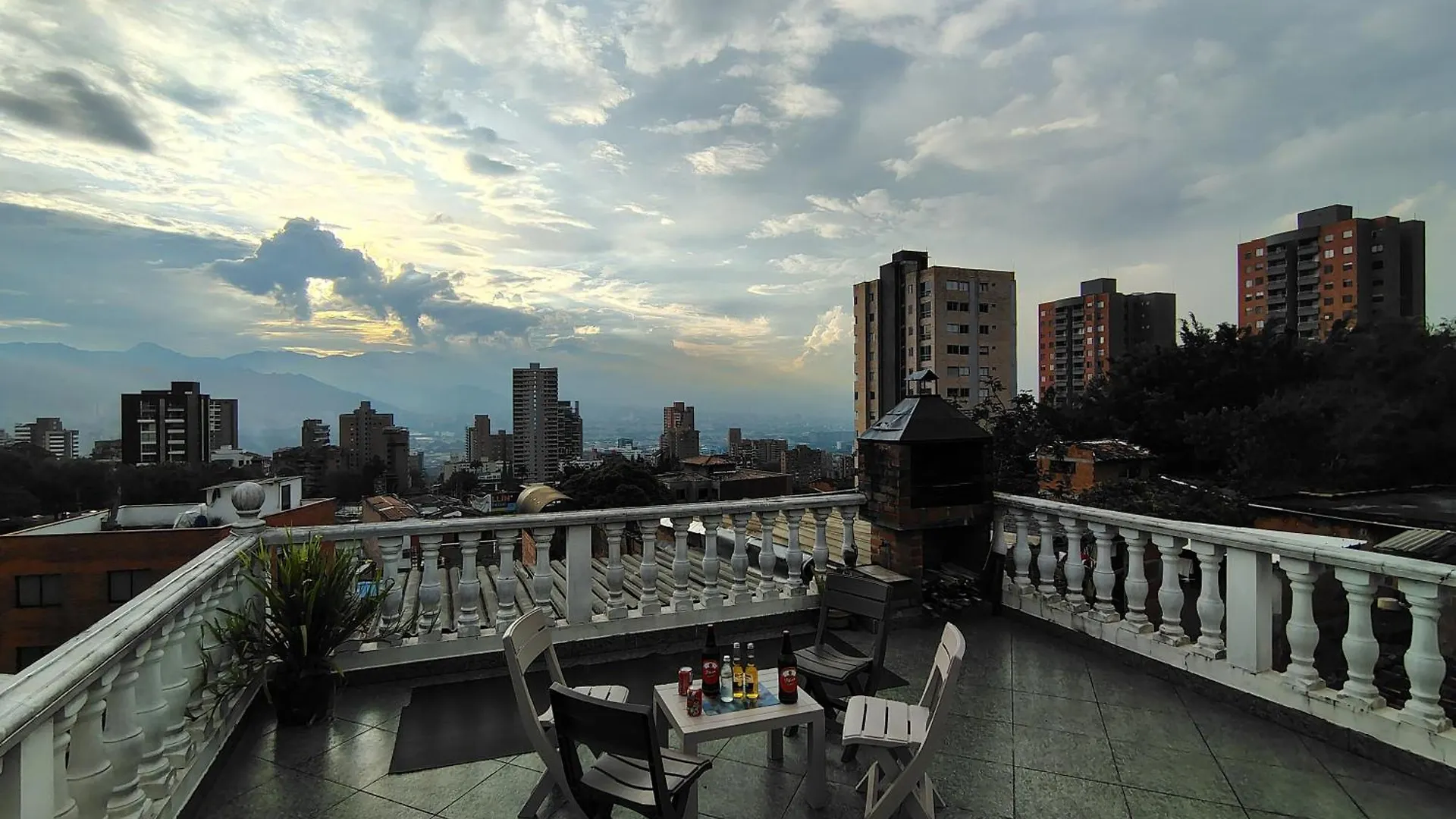 Casa Hevenie, Hospedaje Familiar Comodo Y Bien Ubicado Medellin 0*,