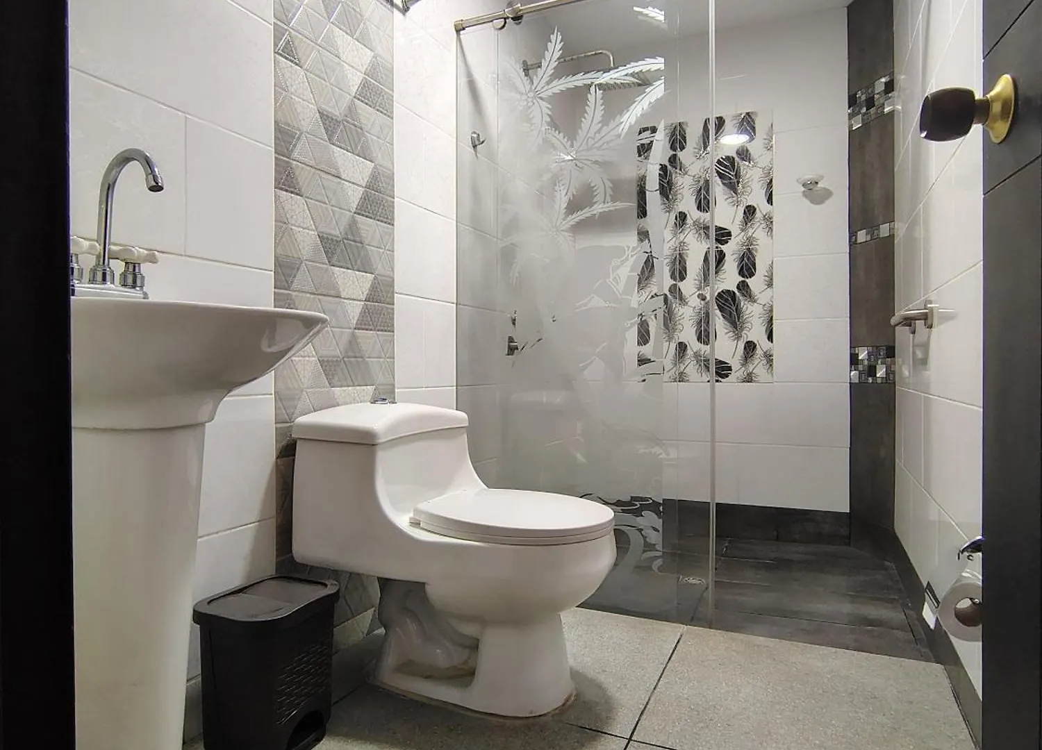 Casa Hevenie, Hospedaje Familiar Comodo Y Bien Ubicado Medellin