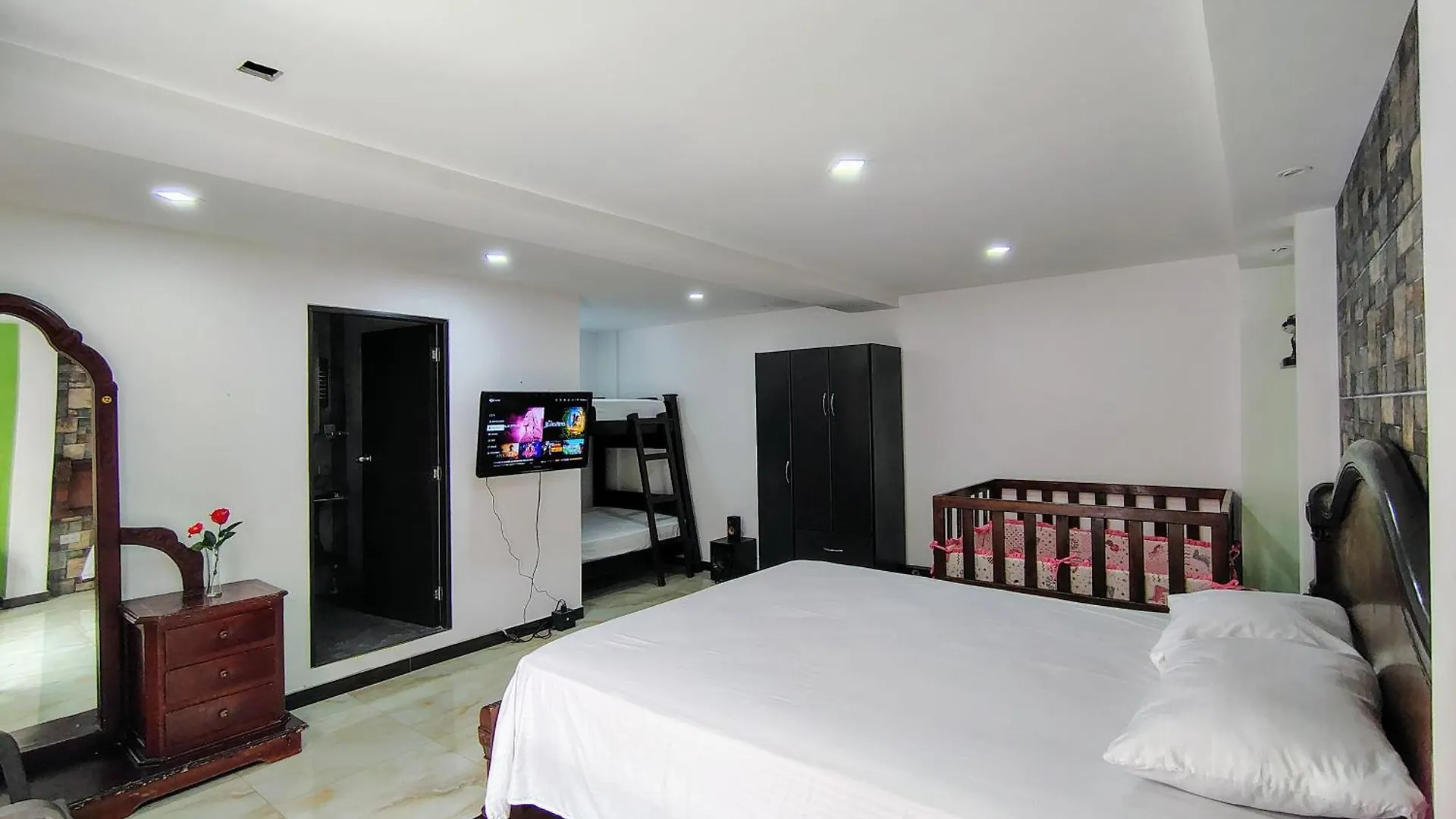 Casa Hevenie, Hospedaje Familiar Comodo Y Bien Ubicado Medellin 0*,  Colombia