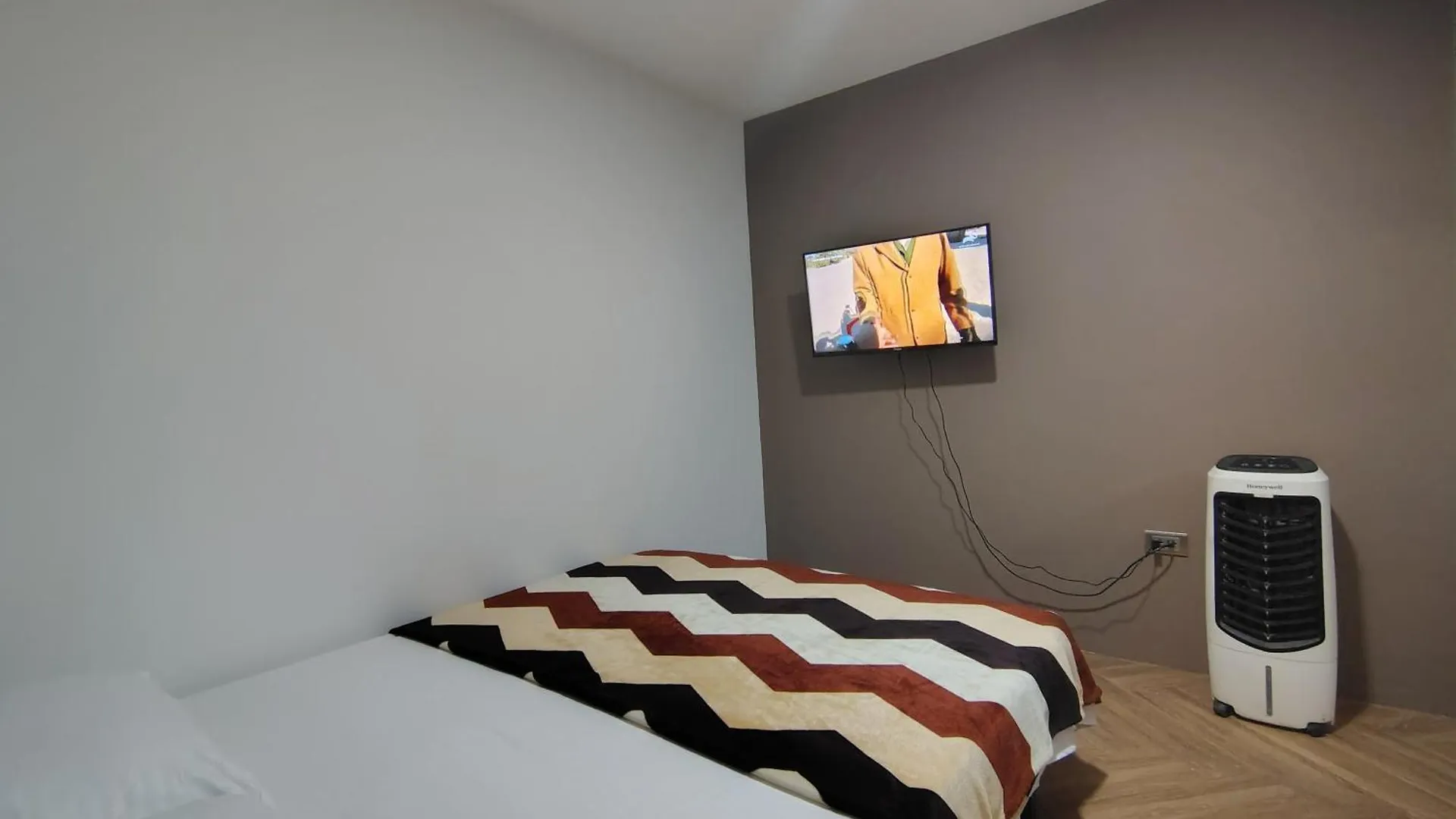 Casa Hevenie, Hospedaje Familiar Comodo Y Bien Ubicado Medellin Holiday home