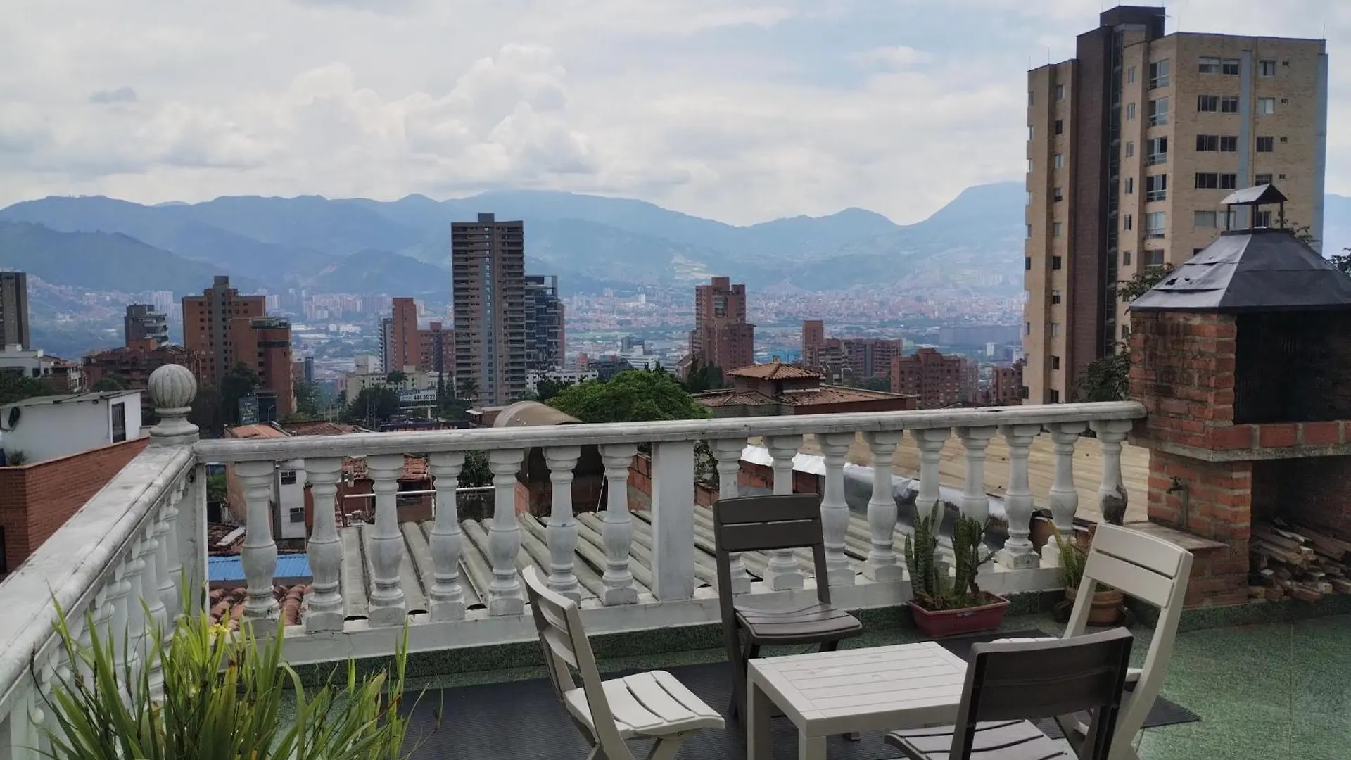 Casa Hevenie, Hospedaje Familiar Comodo Y Bien Ubicado Medellín Colombia