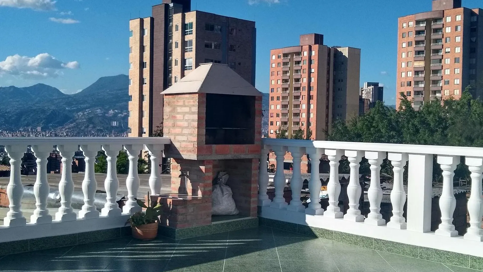 Casa Hevenie, Hospedaje Familiar Comodo Y Bien Ubicado Medellín Colombia