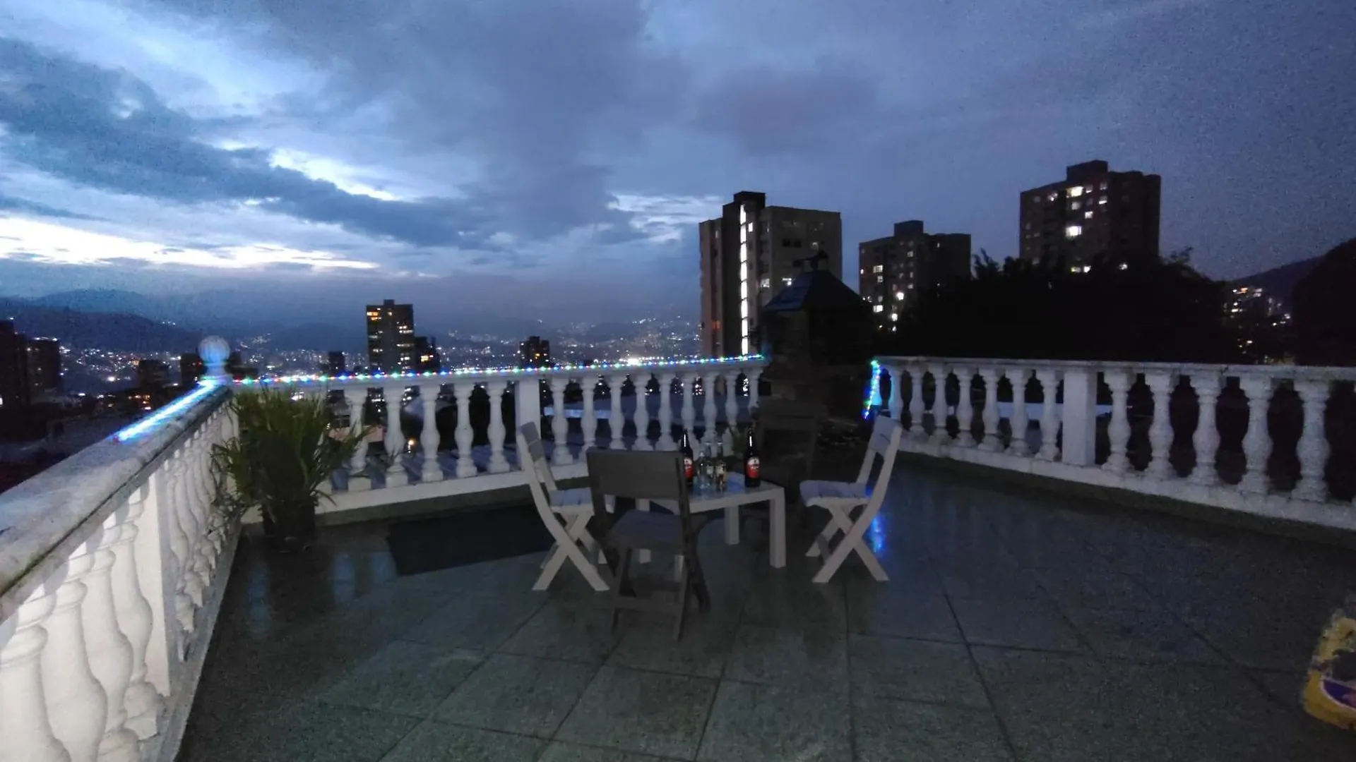 Casa Hevenie, Hospedaje Familiar Comodo Y Bien Ubicado Medellín Сasa de vacaciones