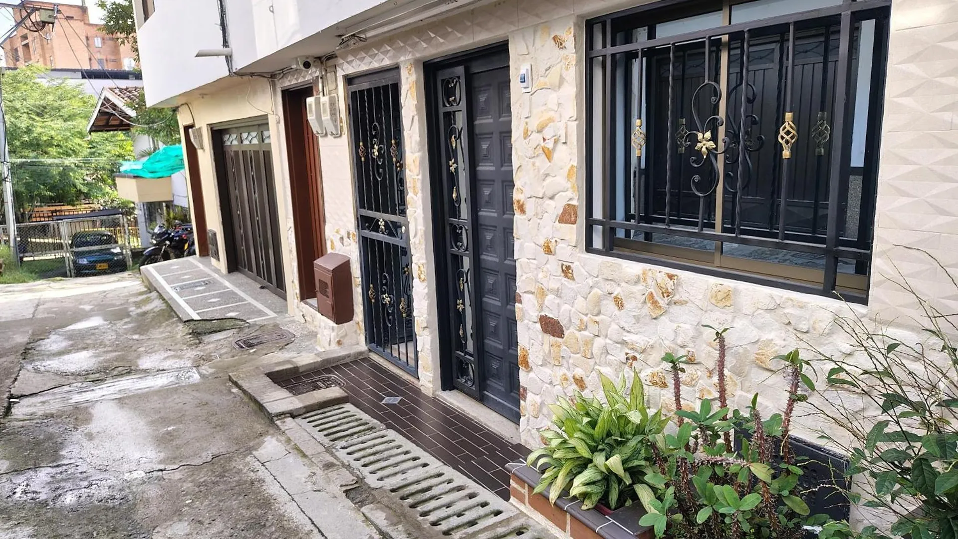 Casa Hevenie, Hospedaje Familiar Comodo Y Bien Ubicado Medellín Colombia