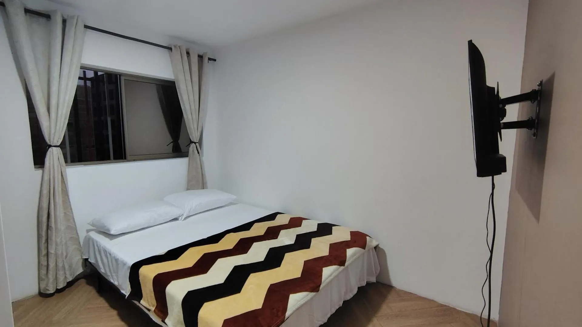 Casa Hevenie, Hospedaje Familiar Comodo Y Bien Ubicado Medellín 0*,  Colombia
